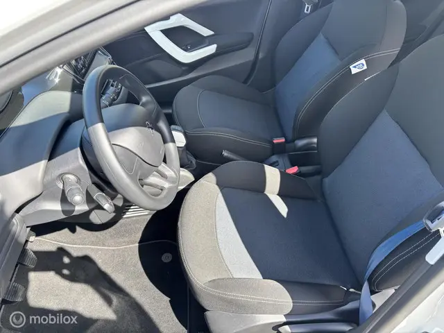 Peugeot 208 1.0 VTi LIKE Nieuwe motor!!!!! 2014 Benzine 9