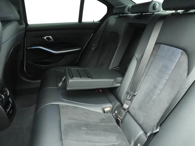 BMW 3 Serie Sedan 320e 2024 Hybride Benzine 8
