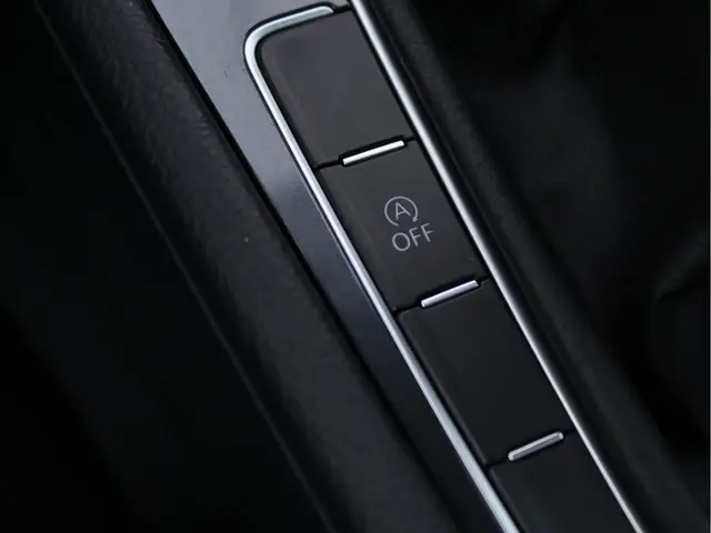 Volkswagen Golf 1.0 TSI Highline R-line 2017 Benzine 56