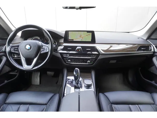 BMW 5 Serie Touring 520i 2018 Benzine 9