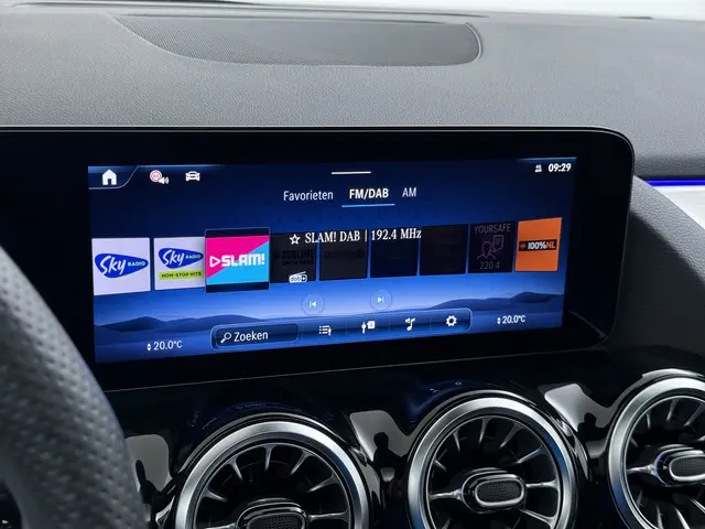 Mercedes-Benz GLA 250 e AMG line 2025 Hybride Benzine 37