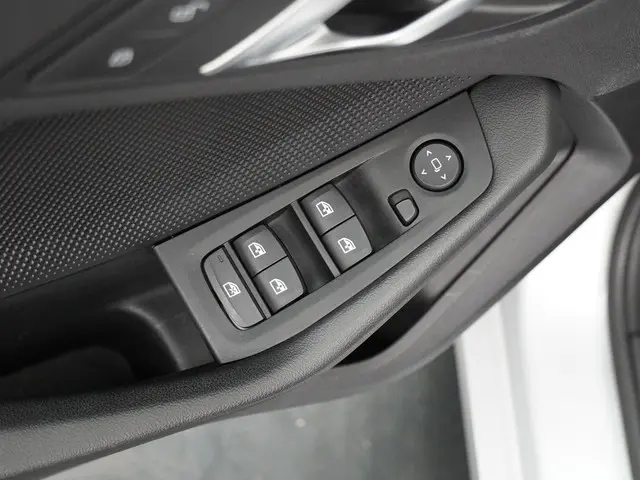 BMW 1 Serie 118i Executive Edition 2021 Benzine 13