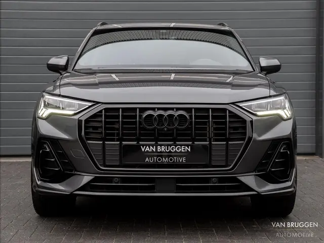 Audi Q3 45 TFSI e S-Line 2022 Hybride Benzine 6