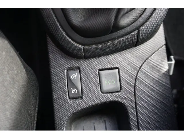 Renault Clio 1.5 dCi ECO Expression 2013 Diesel 14