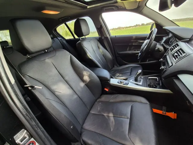 BMW 1 Serie 116i High Executive 2013 Benzine 14