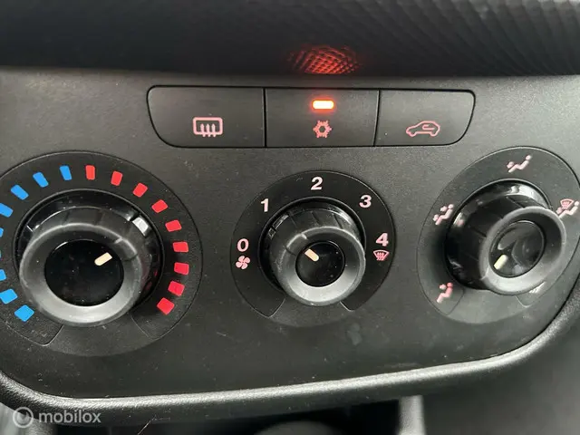 Fiat Punto Evo 1.2 Pop * 5 DRS * AIRCO * 2012 Benzine 8