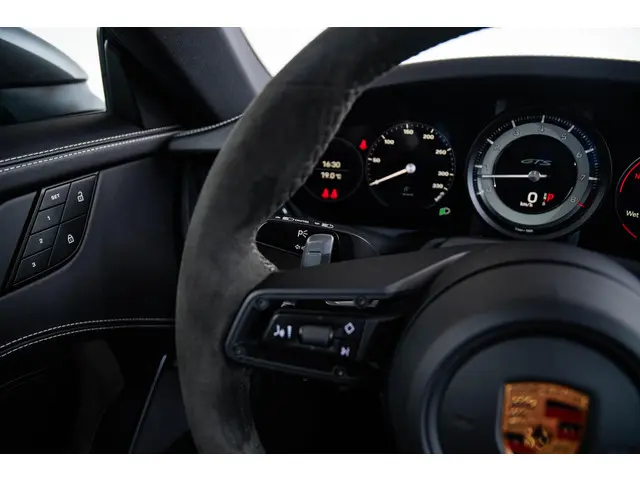 Porsche 911 3.0 Carrera 4 GTS 2022 Benzine 54