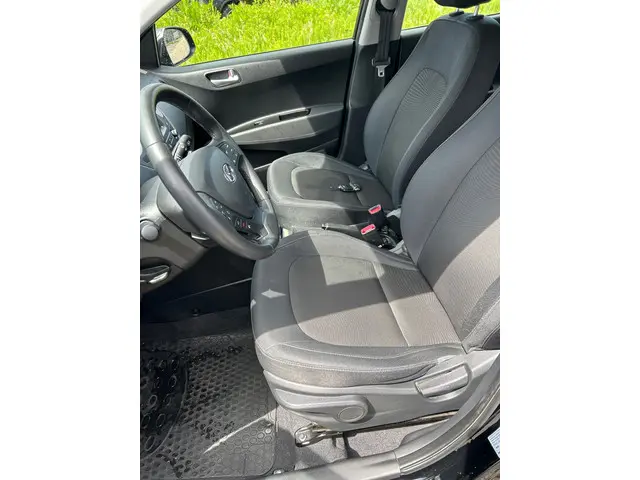 Hyundai i10 1.0i i-Motion Comfort 2017 Benzine 9