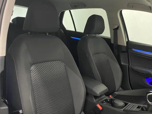 Volkswagen Golf 1.5 eTSI Active 2023 Benzine 40