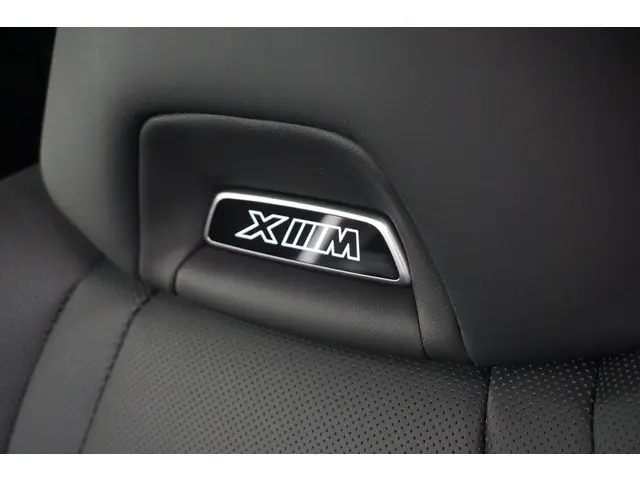 BMW XM 50e 2025 Hybride Benzine 18