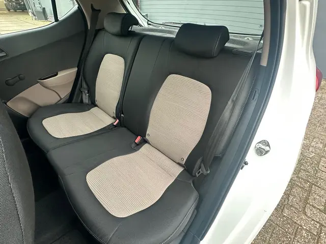 Hyundai i10 1.0i i-Drive 2015 Benzine 9