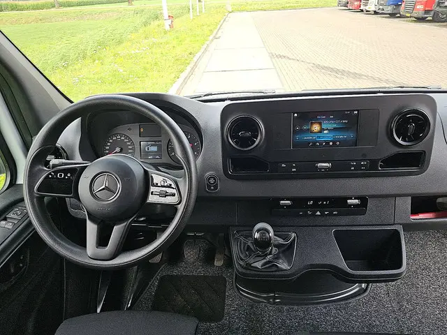 Mercedes-Benz Sprinter 317 2022 Diesel 8