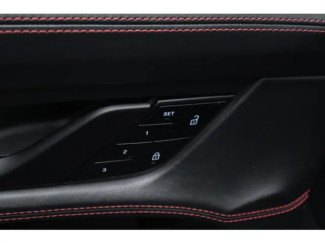 Porsche Taycan GTS 93 kWh 2023 Elektrisch 10