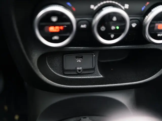 Fiat 500L 0.9 Lounge 105Pk Pano, 48.000km!!!! NAP !! 2015 Benzine 34