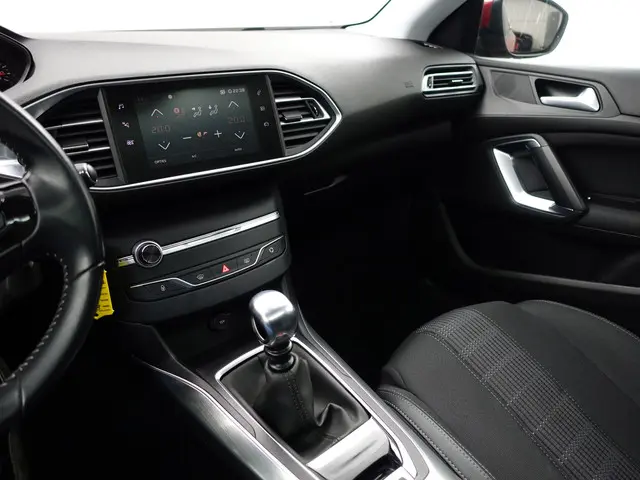 Peugeot 308 1.5 BlueHDi Blue Lease Premium- 2018 Diesel 8
