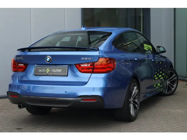 BMW 3 Serie Gran Turismo 320i Executive 2015 Benzine 2