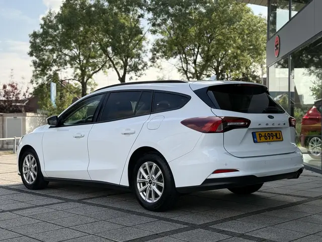 Ford Focus Wagon 1.0 EcoBoost Connected 2022 Benzine 4