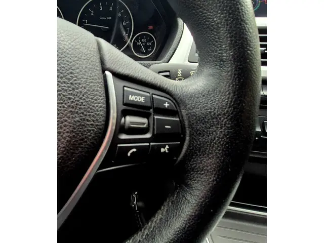 BMW 3 Serie 320i Executive . 83.000 km nap 2012 Benzine 11