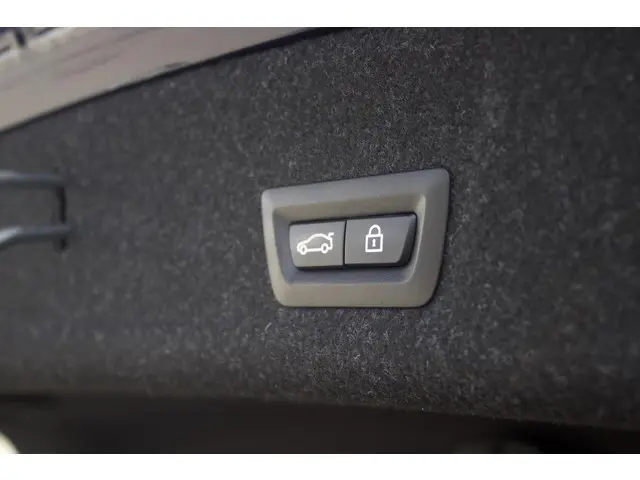 BMW 3 Serie 330i High Executive Edition 2019 Benzine 38
