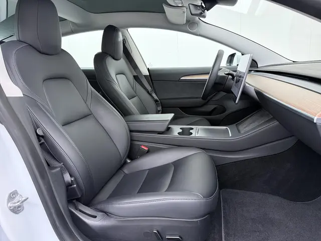 Tesla Model 3 Standard RWD Plus 60 kWh 2023 Elektrisch 40