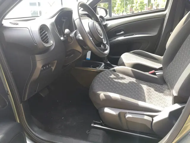 Toyota Aygo X 1.0 VVT-i S-CVT first 2022 Benzine 8