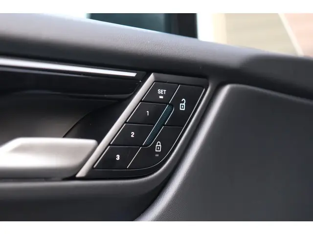 Porsche Macan 100 kWh 2025 Elektrisch 24