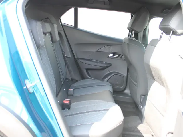 Peugeot 2008 1.2 Hybrid 145 Allure 2025 Hybride Benzine 12