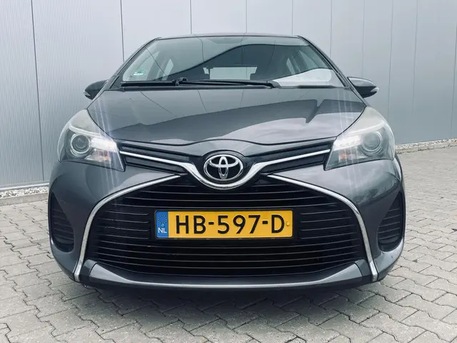 Toyota Yaris 1.0 VVT-i Style, ecc, navi, camera 2015 Benzine 4