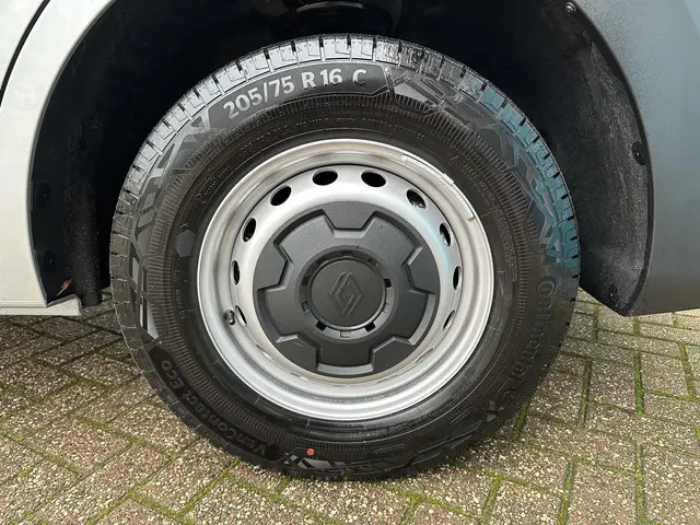 Renault Master T35 2.0 dCi 130 L2H2 Advance 2024 Diesel 24