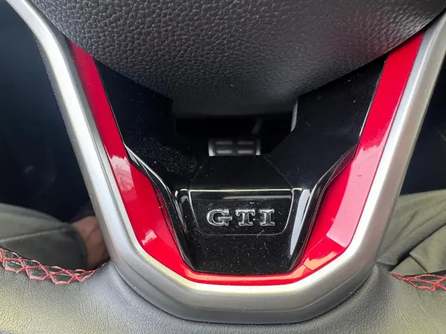 Volkswagen Golf 2.0 TSI 4Motion R 2021 Benzine 18