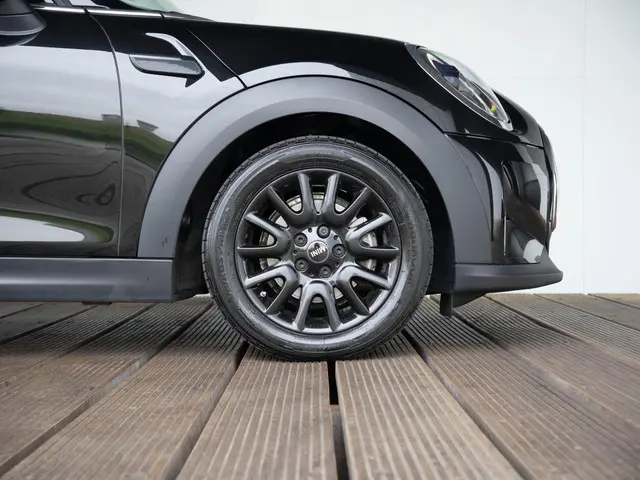 MINI 5-Deurs One Business Edition 2021 Benzine 6