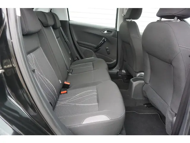 Peugeot 208 1.2 e-VTi Envy 2014 Benzine 25