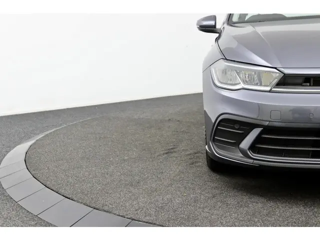 Volkswagen Polo 1.0 TSI Life antraciet 2023 Benzine 34