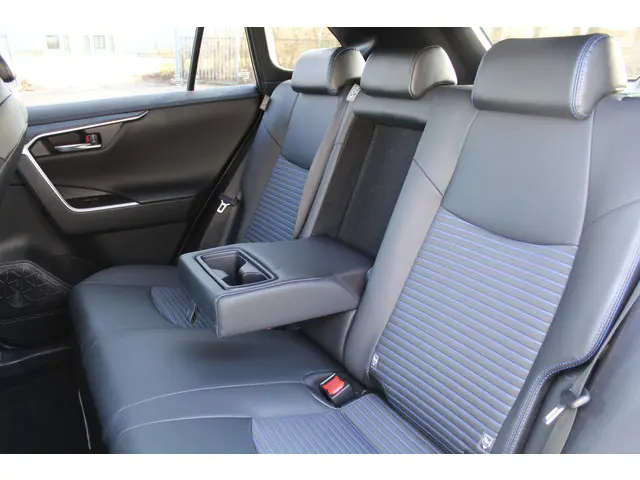 Toyota RAV4 2.5 Hybrid AWD Bi-Tone 2022 Hybride Benzine 12