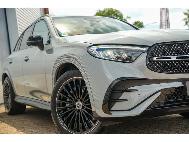 Mercedes-Benz GLC 220d 4MATIC AMG Line 2024 Diesel 38