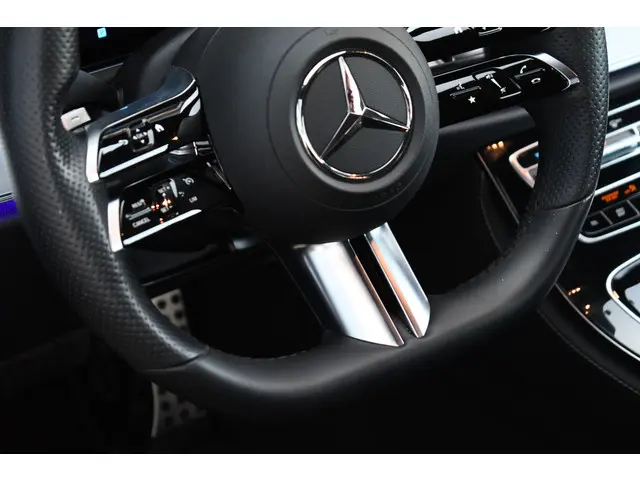 Mercedes-Benz E-Klasse Coupé 200 AMG Line 2020 Benzine 51