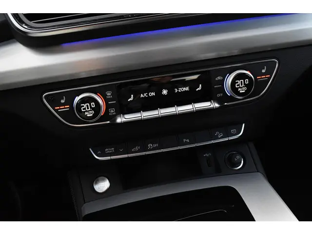 Audi Q5 55 TFSI e S edition 2022 Hybride Benzine 18