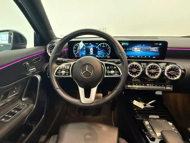 Mercedes-Benz A-Klasse 200 Premium Plus 2021 Benzine 8