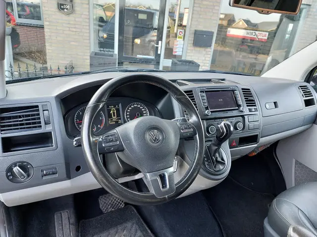 Volkswagen Transporter 2.0 TDI L2H1 2014 Diesel 14