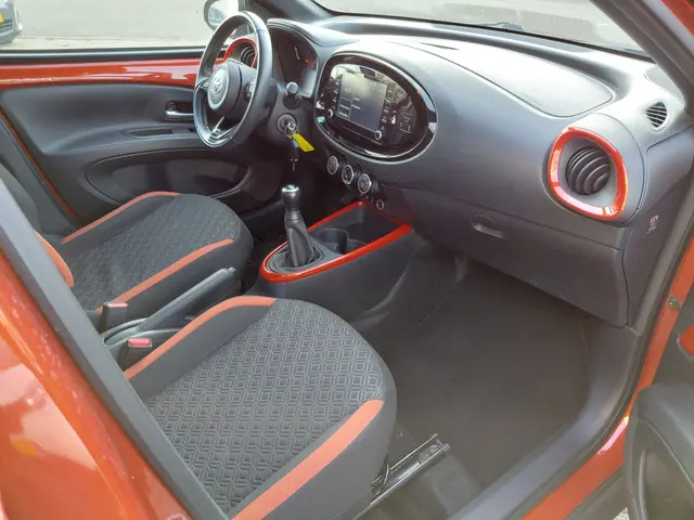 Toyota Aygo X 1.0 VVT-i MT Play 2022 Benzine 6