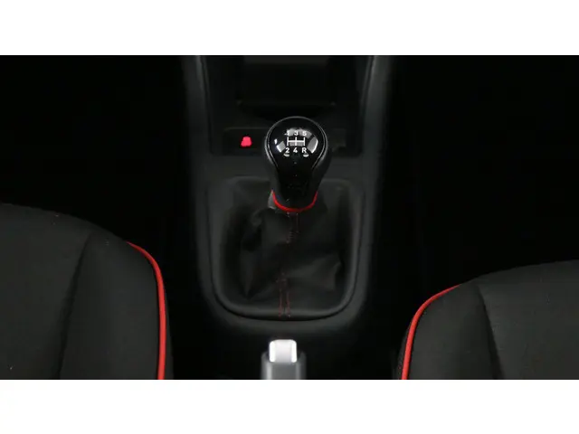 SEAT Mii 1.0 FR 60pk Connect 2017 Benzine 28