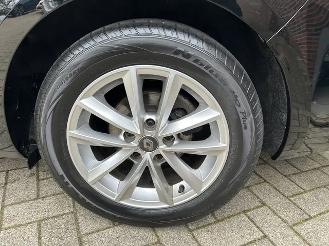 Renault Mégane Estate 1.3 TCe Limited 2020 Benzine 10