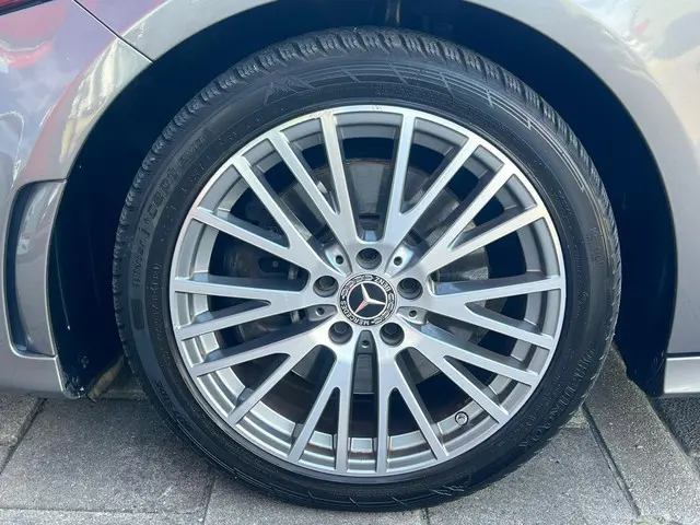 Mercedes-Benz A-Klasse 250 AMG Line 2020 Benzine 22