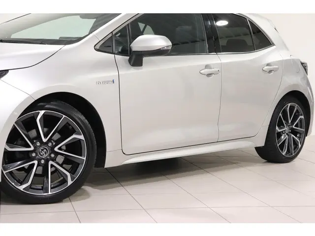Toyota Corolla 1.8 Hybrid Executive, 2019 Hybride Benzine 30