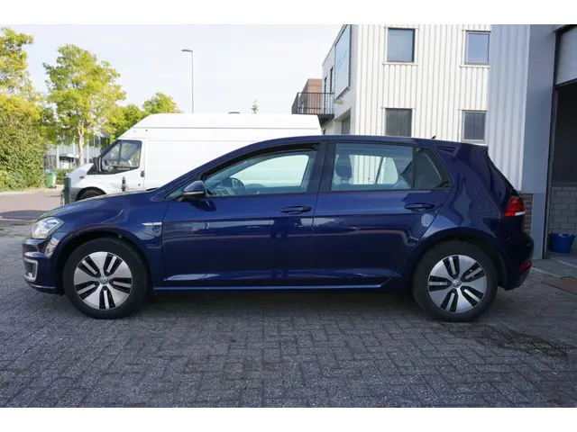 Volkswagen e-Golf Blauw 2017 2017 Elektrisch 4