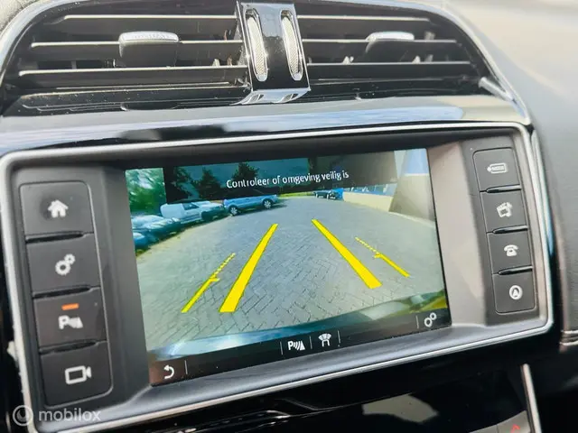 Jaguar XE 2.0 D Portfolio 2015 Diesel 34