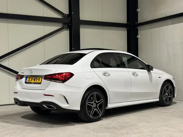 Mercedes-Benz A-Klasse 250 e AMG 2020 Hybride Benzine 31