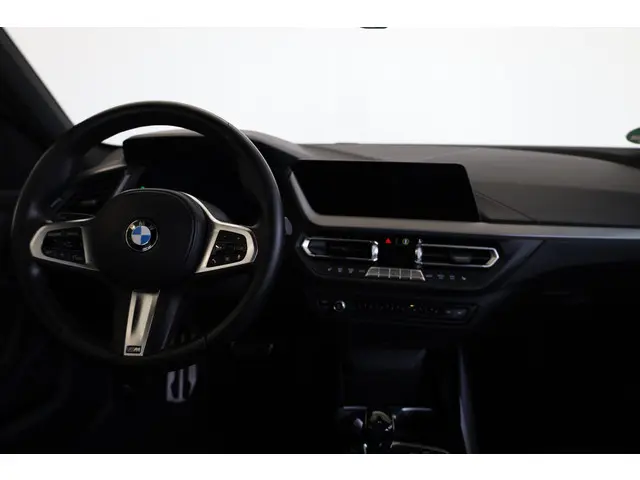 BMW 1 Serie 5-deurs 120i 2021 Benzine 10