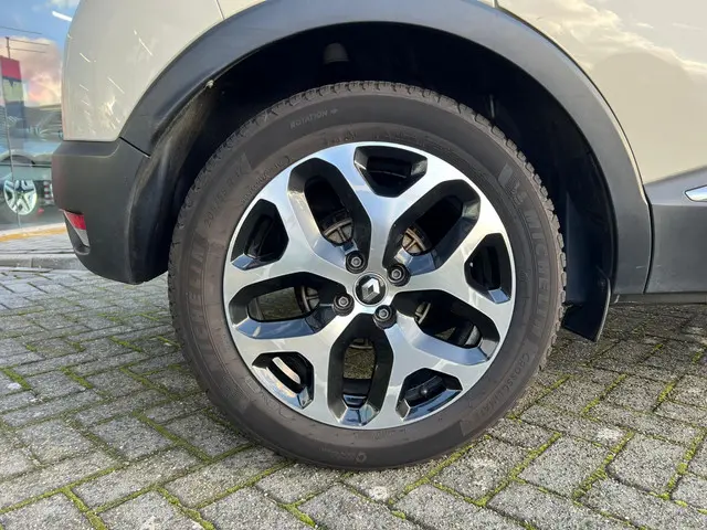Renault Captur 0.9 TCe Bose 2018 Benzine 17