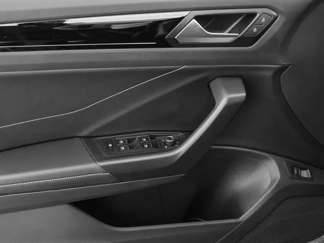 Volkswagen T-Roc 1.5TSI/150PK R-Line DSG 2025 Benzine 12